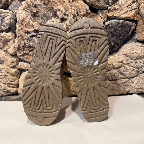 UGG Classic Ultra Mini Speckles - Picture 2 of 7